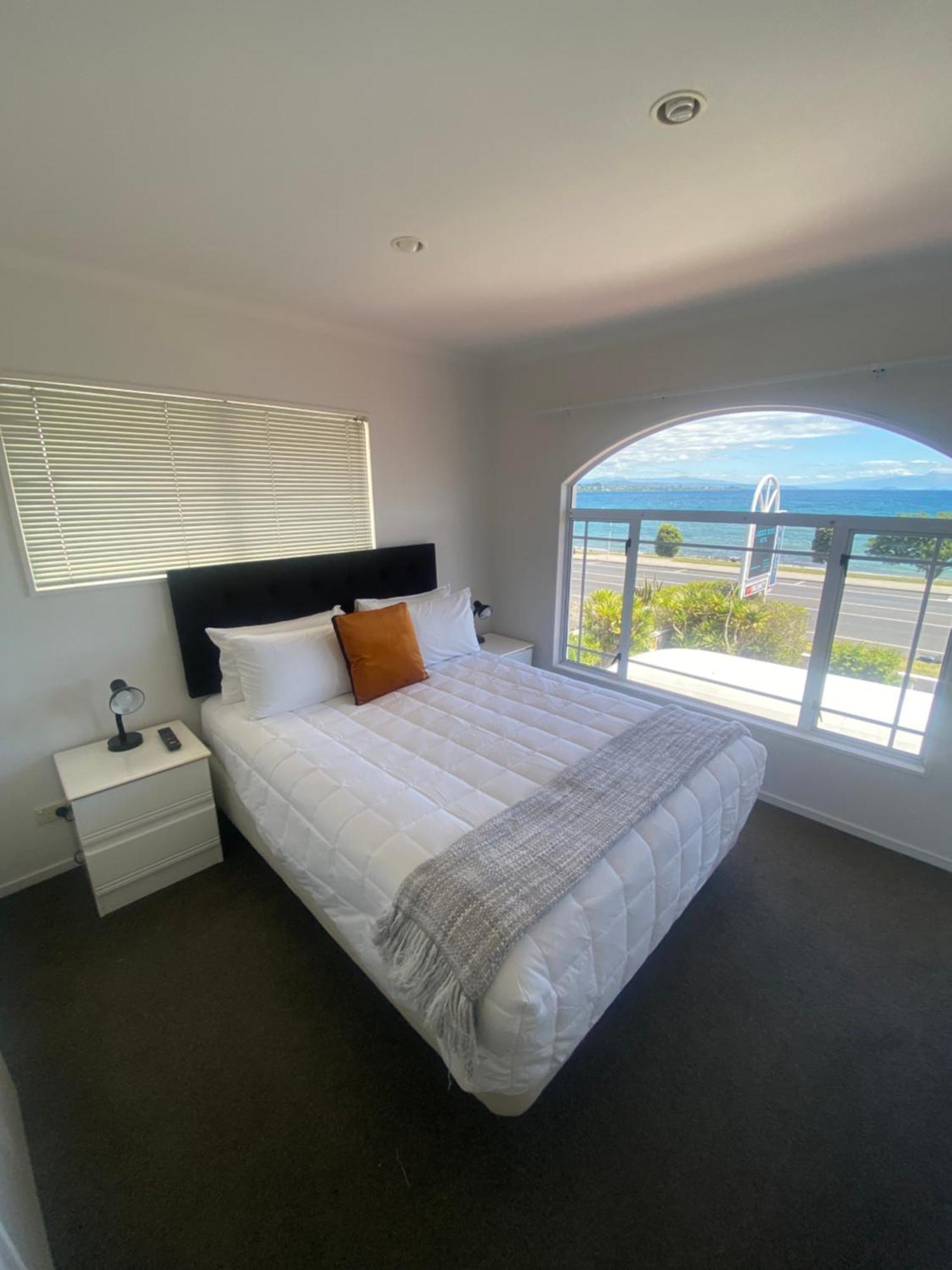 Lakeside Taupo Motel Екстер'єр фото