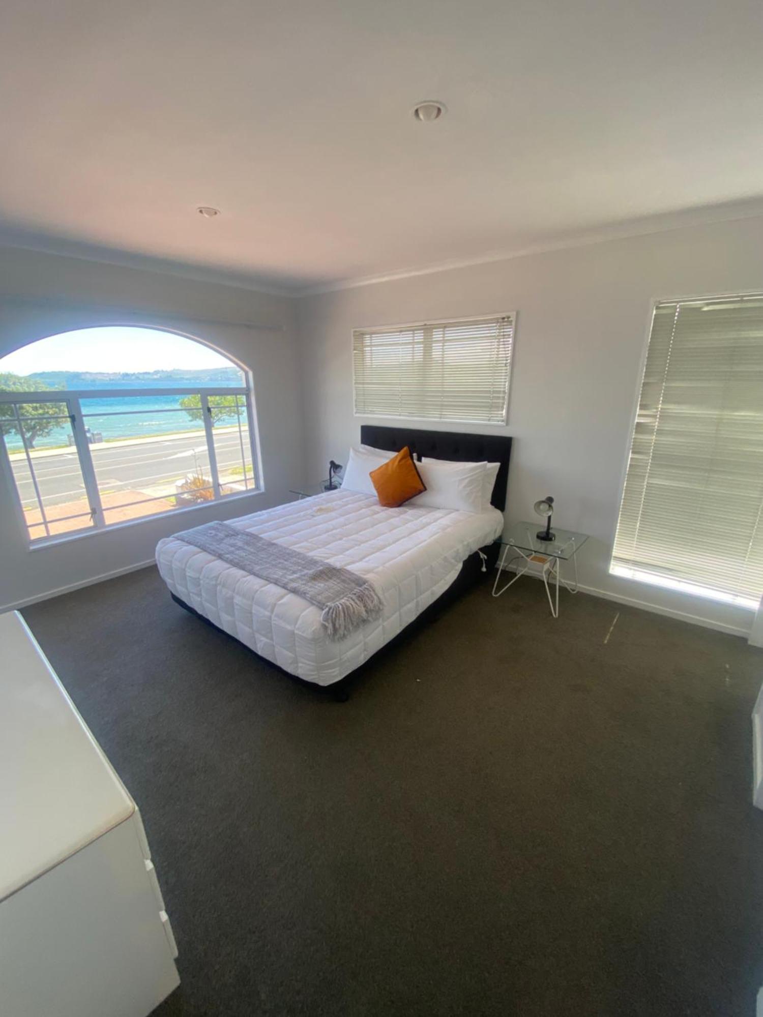 Lakeside Taupo Motel Екстер'єр фото