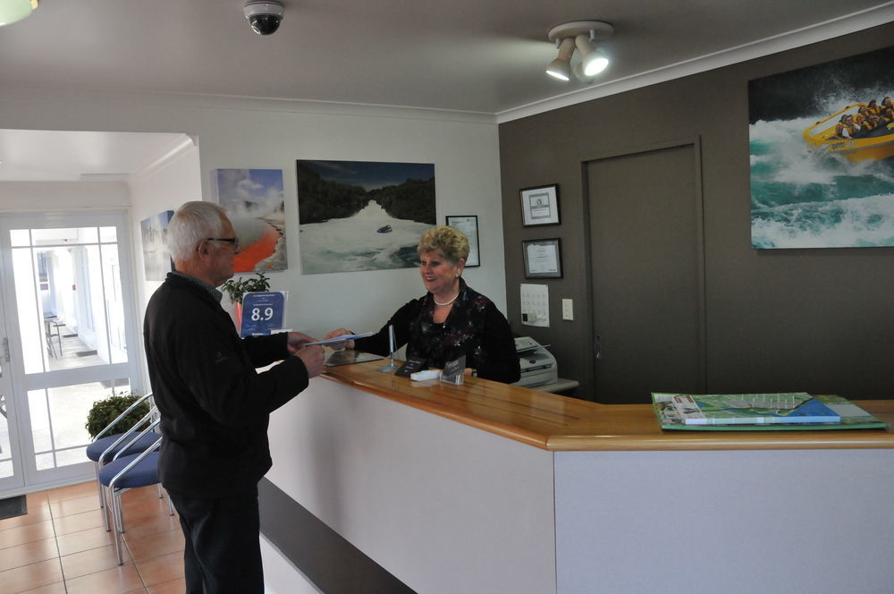Lakeside Taupo Motel Екстер'єр фото
