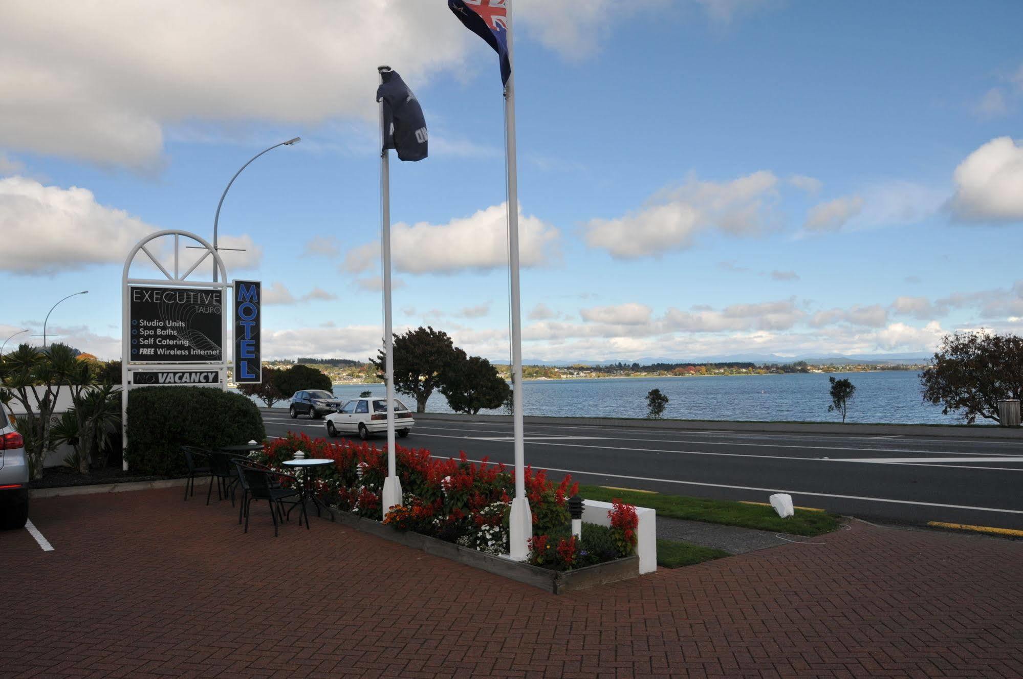 Lakeside Taupo Motel Екстер'єр фото